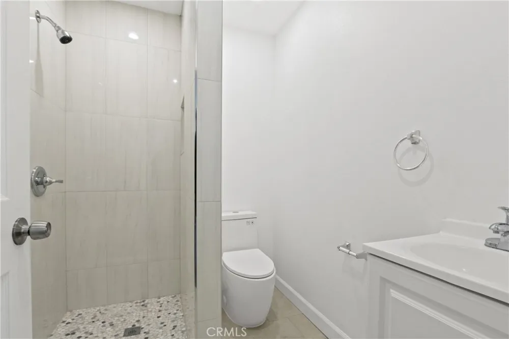11006 S Truro Inglewood, CA 90304