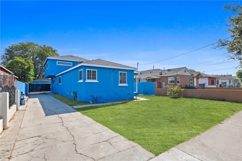11006 S Truro Inglewood, CA 90304