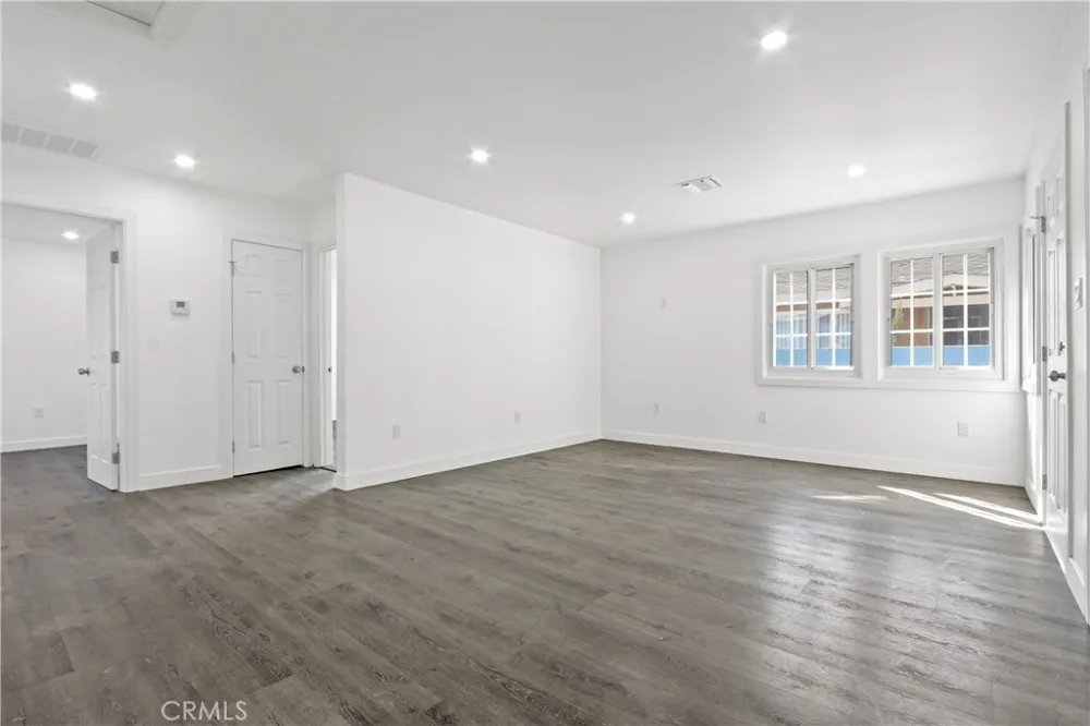 11006 S Truro Inglewood, CA 90304