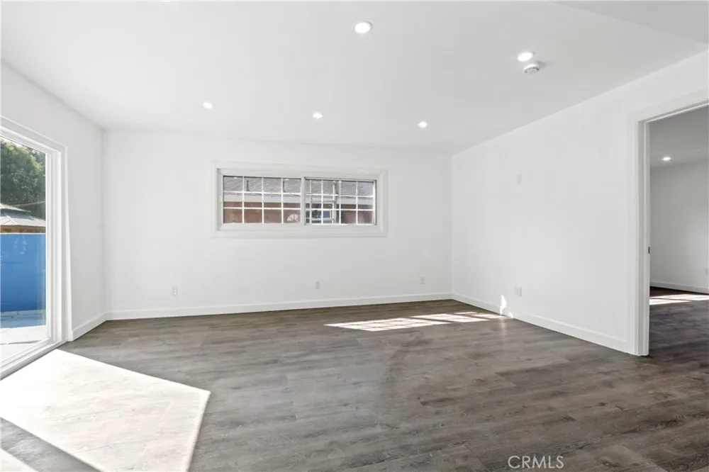11006 S Truro Inglewood, CA 90304