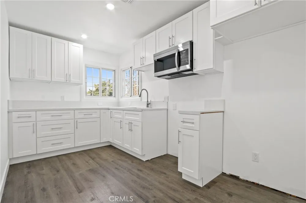 11006 S Truro Inglewood, CA 90304