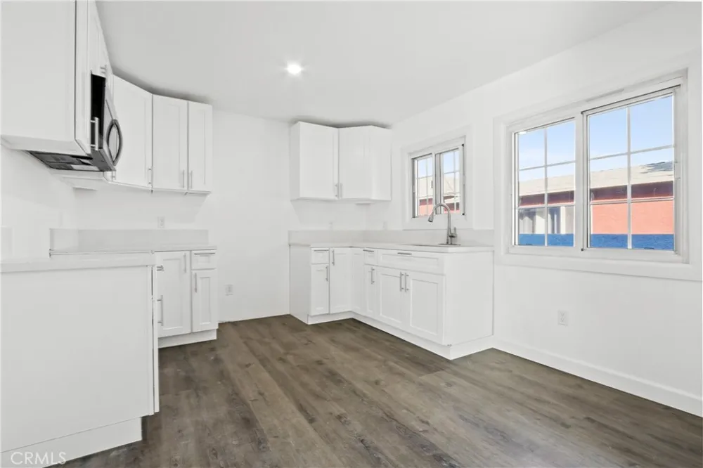 11006 S Truro Inglewood, CA 90304