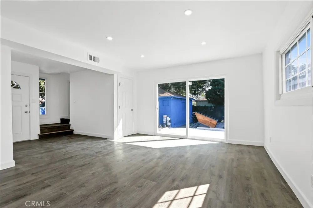 11006 S Truro Inglewood, CA 90304