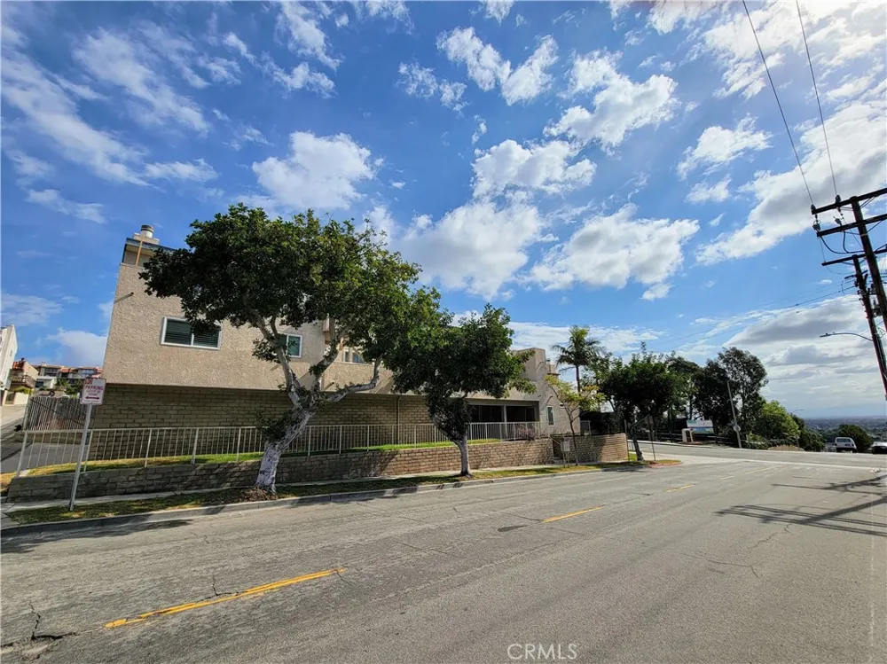 2755 E Hill Street Signal Hill, CA 90755