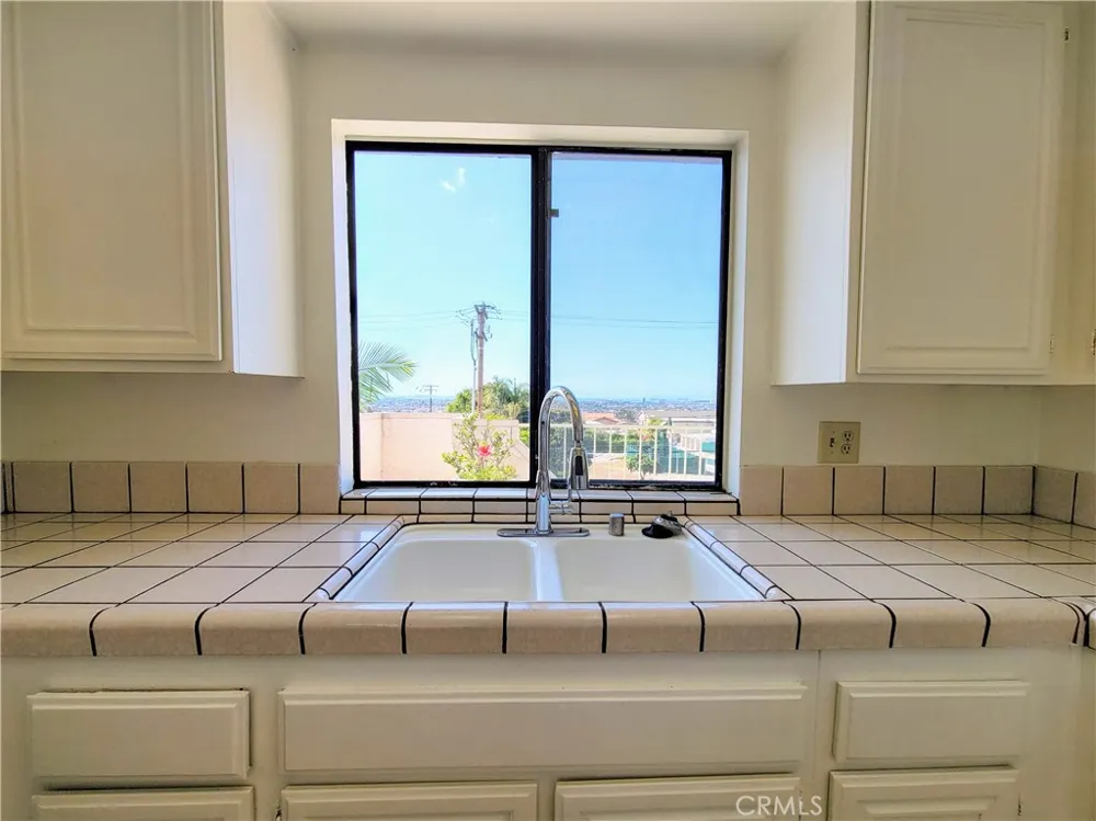 2755 E Hill Street Signal Hill, CA 90755