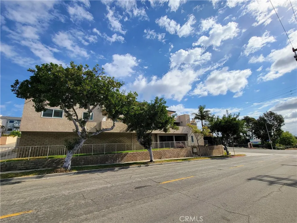 2755 E Hill Street Signal Hill, CA 90755