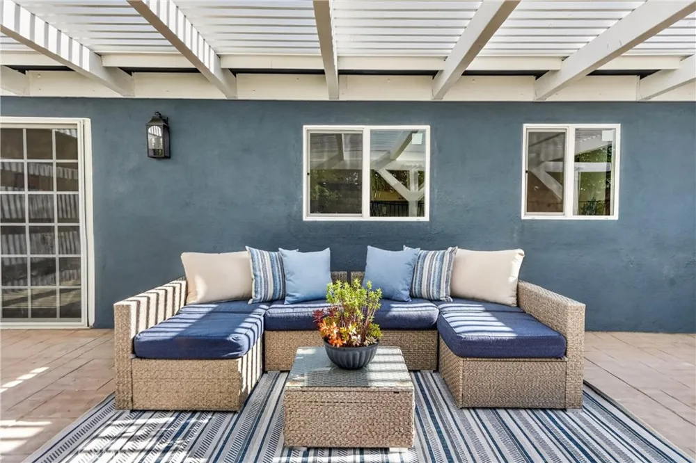 50 Doone Thousand Oaks, CA 91360