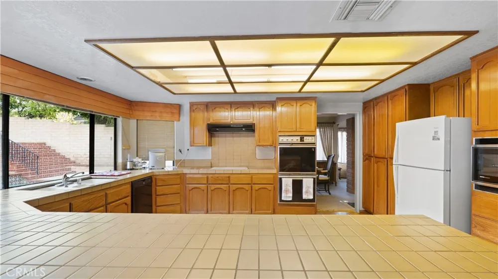 18675 Valley Villa Park, CA 92861