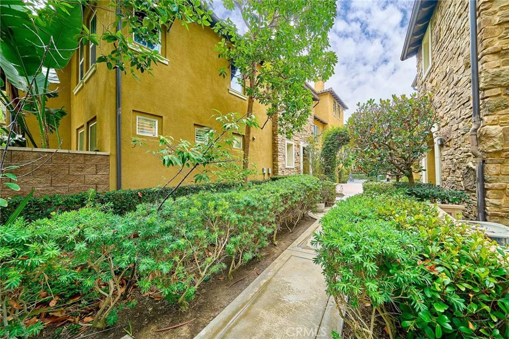 31 Gingerwood Irvine, CA 92603