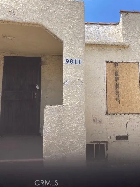 9811 S Vermont Los Angeles, CA 90044