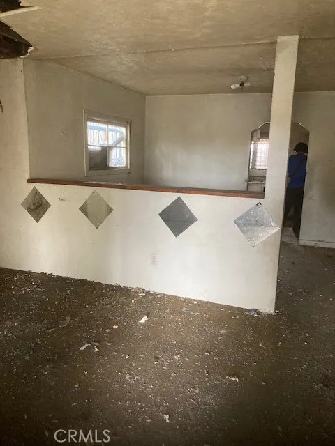 9811 S Vermont Los Angeles, CA 90044