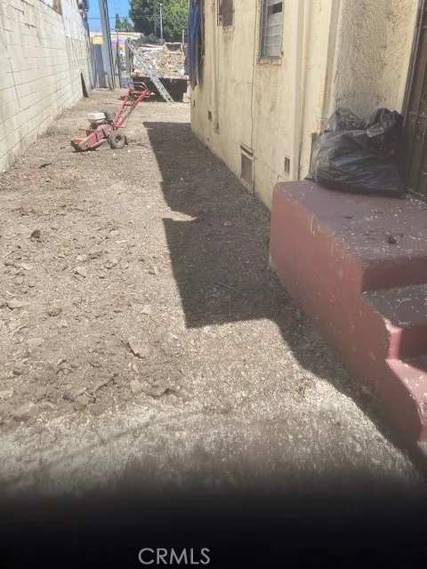 9811 S Vermont Los Angeles, CA 90044