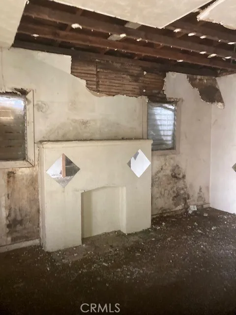 9811 S Vermont Los Angeles, CA 90044