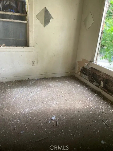 9811 S Vermont Los Angeles, CA 90044