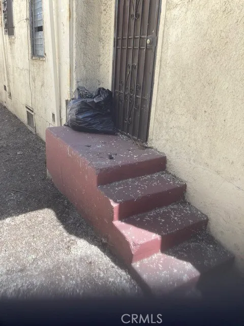 9811 S Vermont Los Angeles, CA 90044