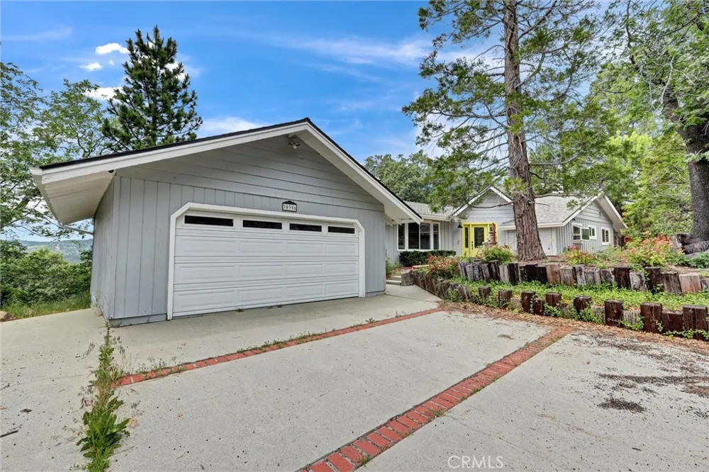 30396 Live Oak Drive Running Springs, CA 92382