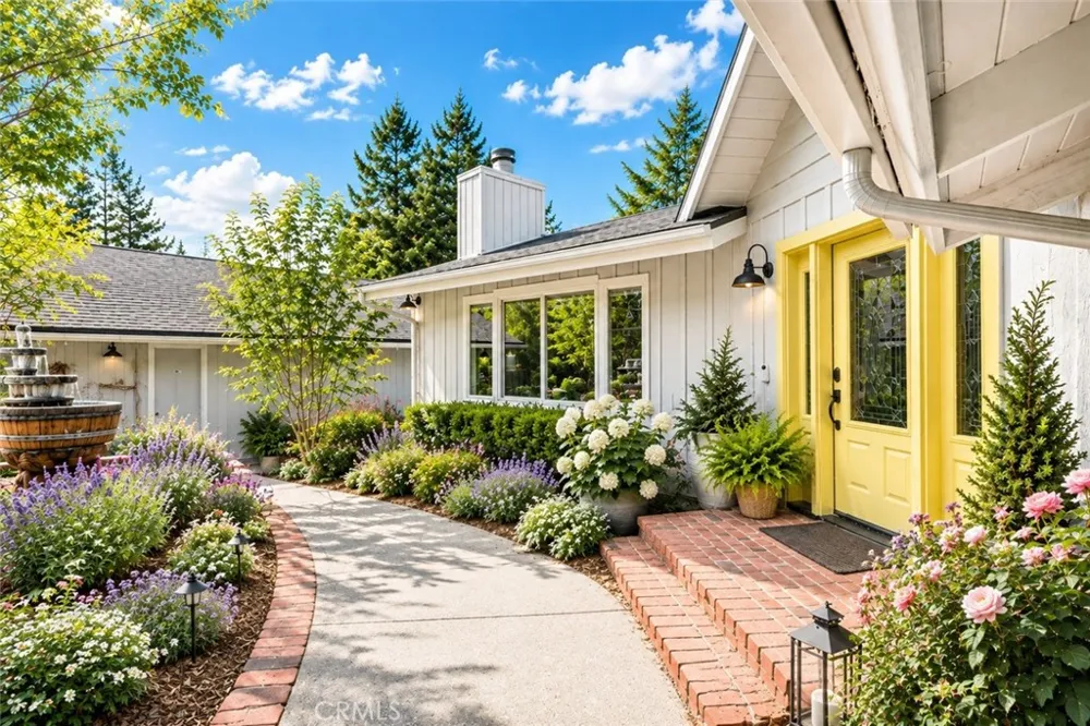 30396 Live Oak Drive Running Springs, CA 92382