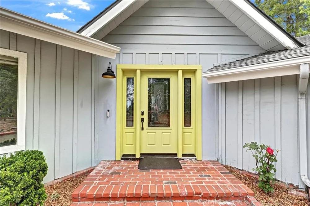 30396 Live Oak Drive Running Springs, CA 92382