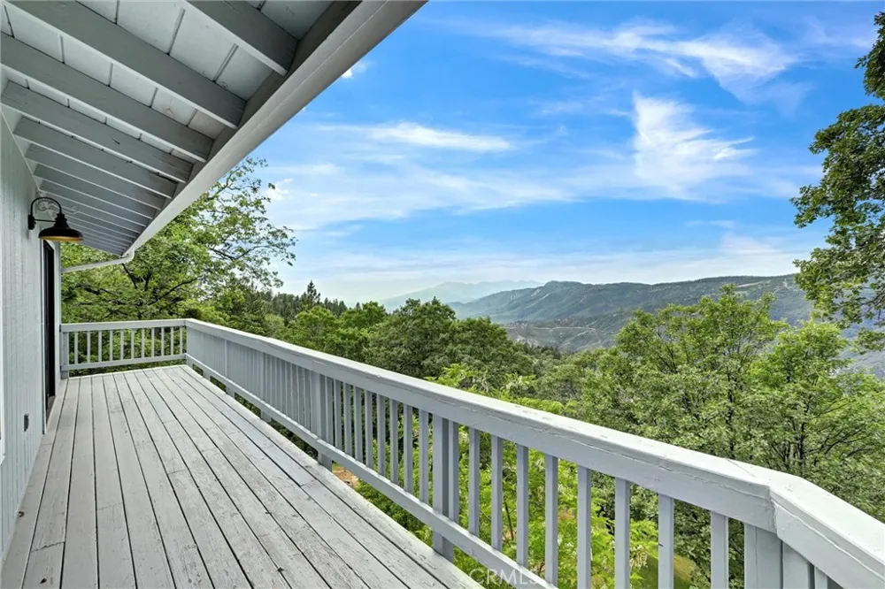 30396 Live Oak Drive Running Springs, CA 92382