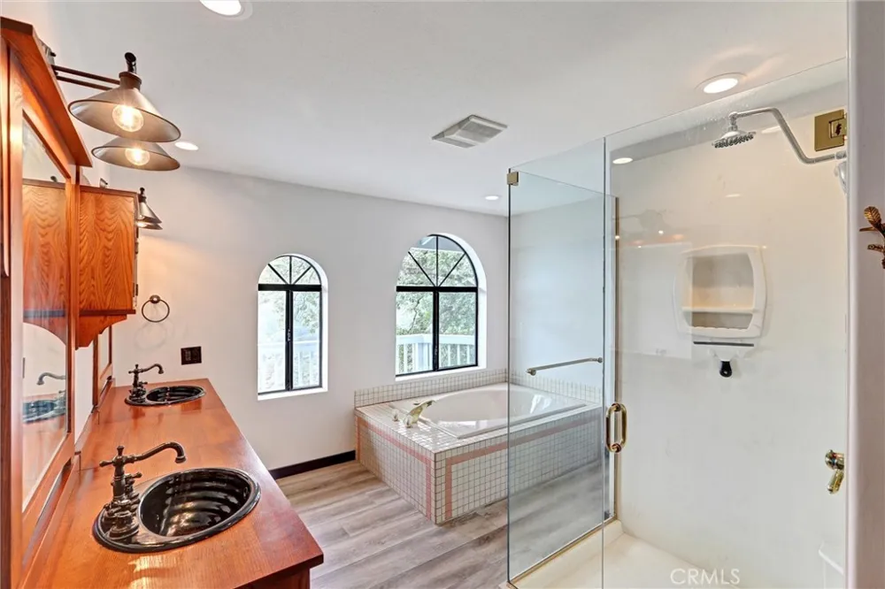 30396 Live Oak Drive Running Springs, CA 92382