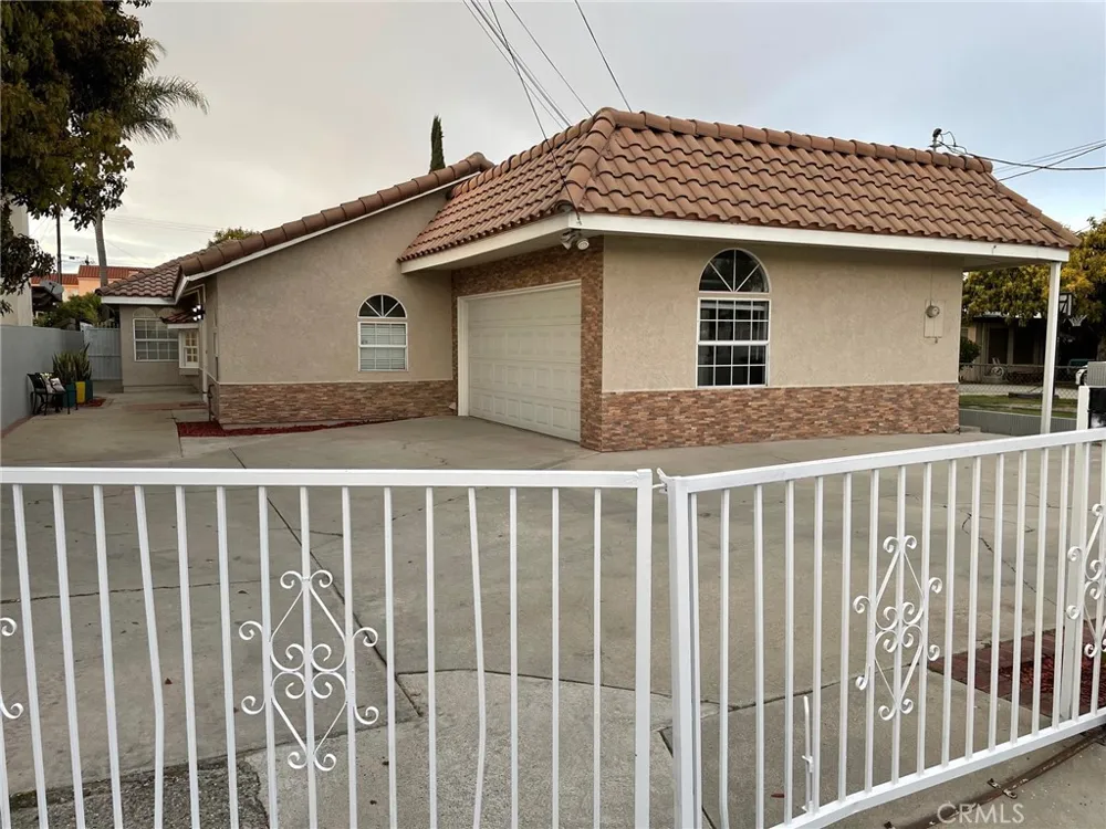 17912 Gridley Road Artesia, CA 90701