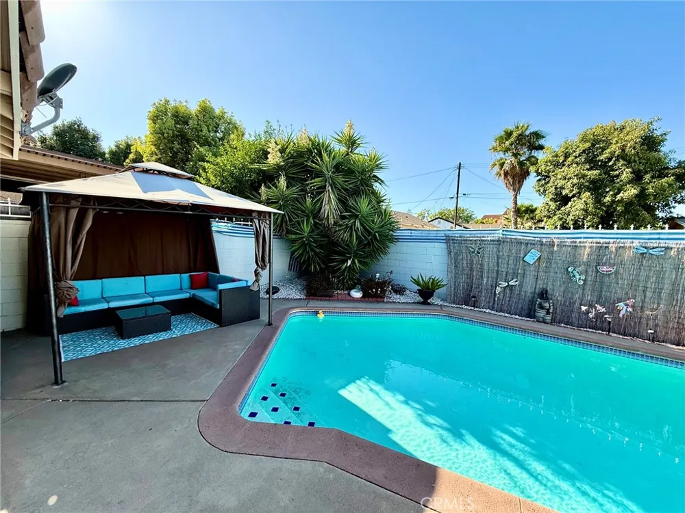 17912 Gridley Road Artesia, CA 90701