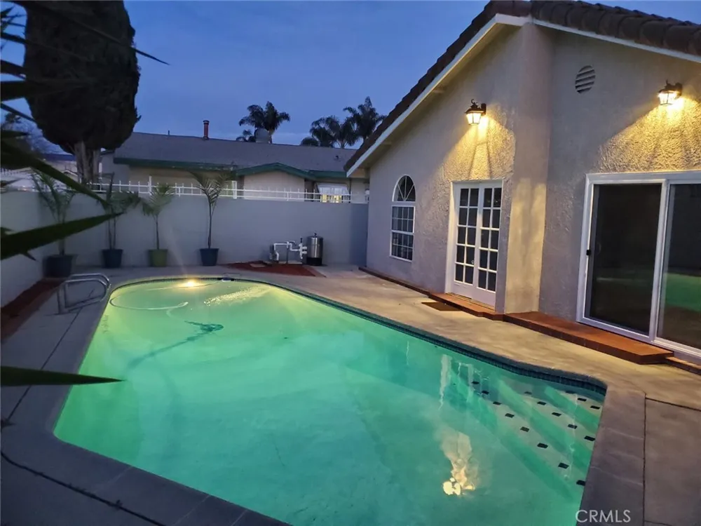 17912 Gridley Road Artesia, CA 90701
