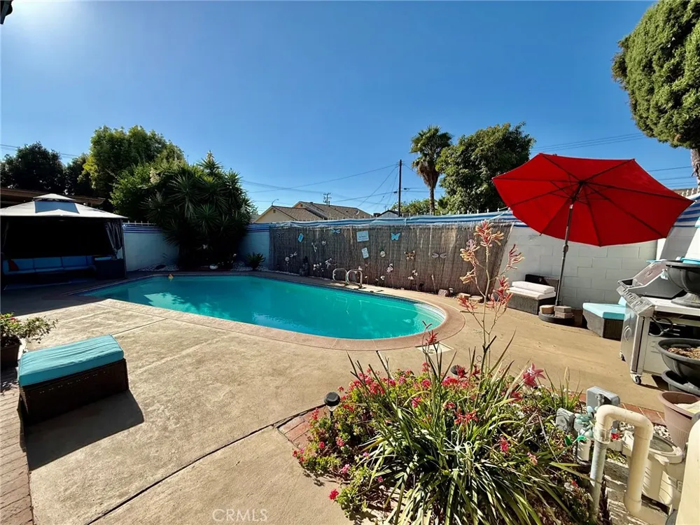 17912 Gridley Road Artesia, CA 90701
