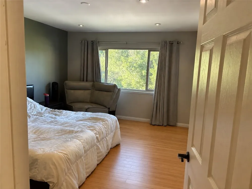 434 Vista Dorado Oak Park, CA 91377