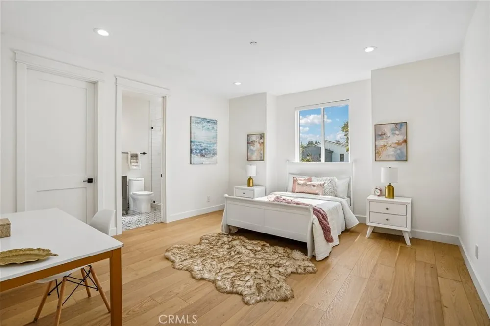 8308 Mcconnell Avenue Los Angeles, CA 90045