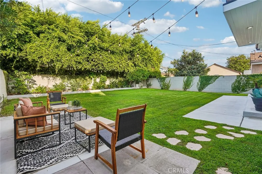 8308 Mcconnell Avenue Los Angeles, CA 90045