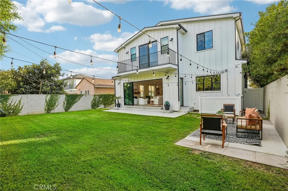 8308 Mcconnell Avenue Los Angeles, CA 90045