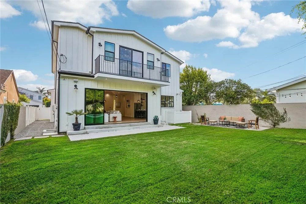 8308 Mcconnell Avenue Los Angeles, CA 90045