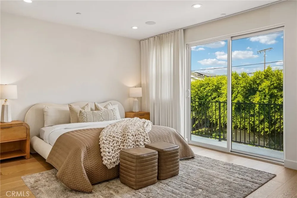 8308 Mcconnell Avenue Los Angeles, CA 90045