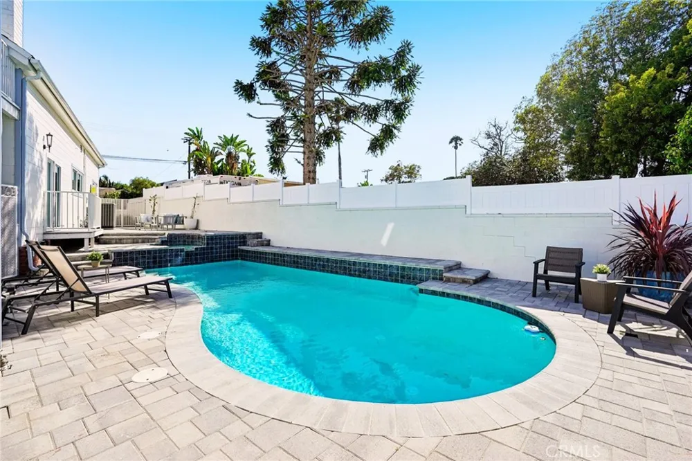 1467 11th Manhattan Beach, CA 90266