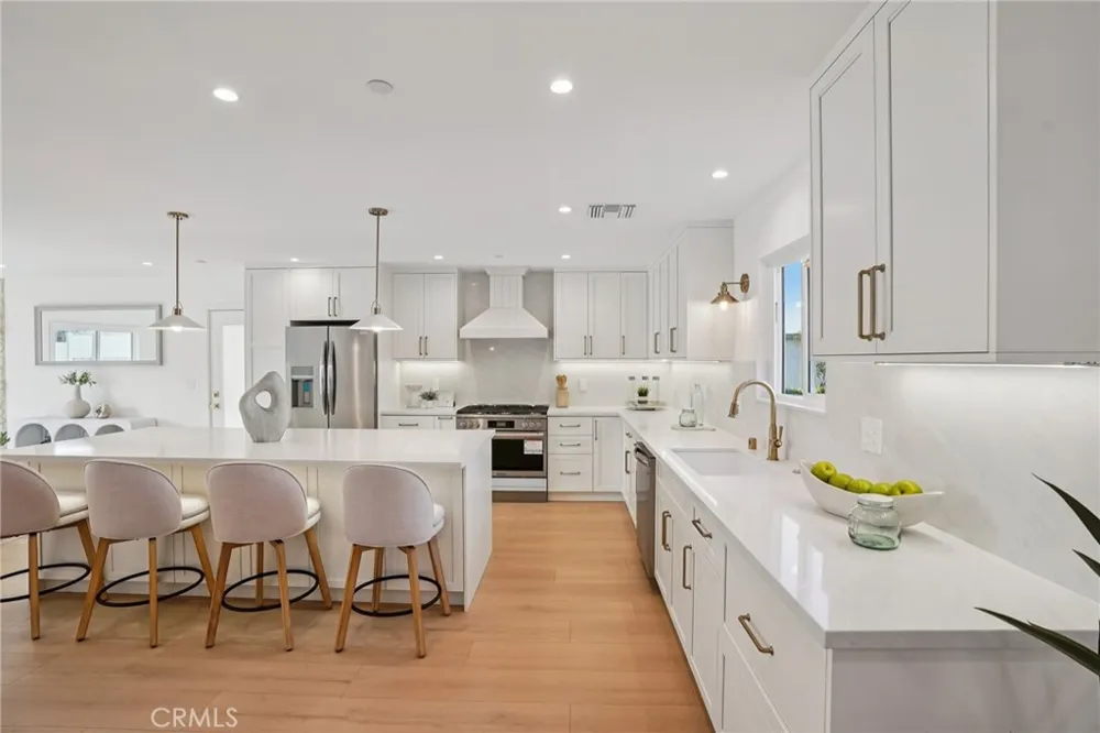 1467 11th Manhattan Beach, CA 90266