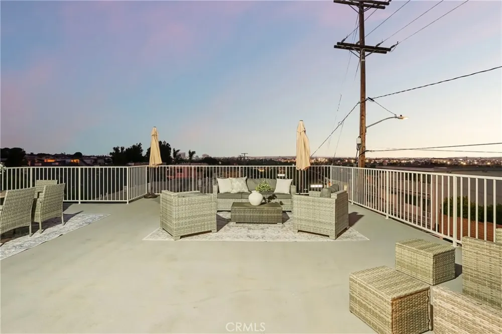 1467 11th Manhattan Beach, CA 90266