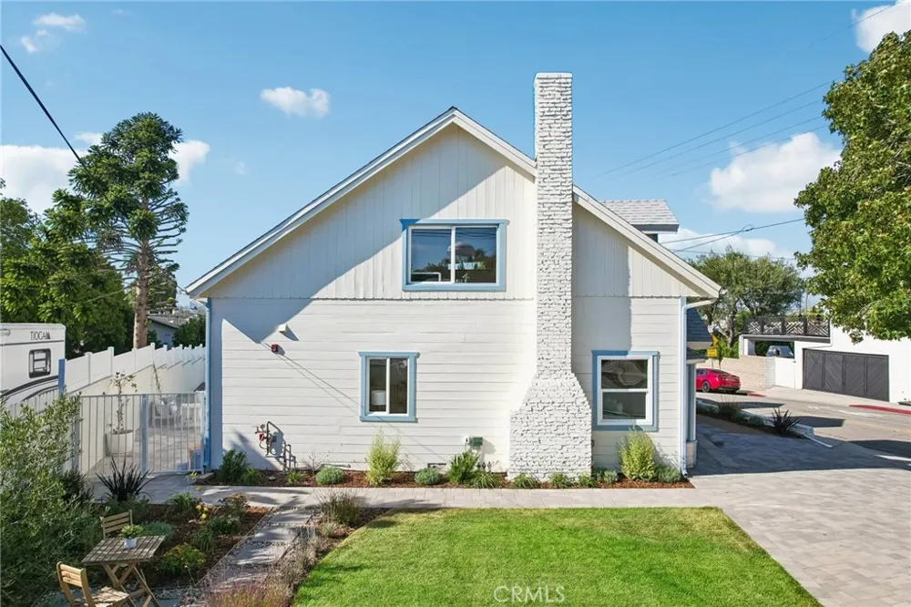 1467 11th Manhattan Beach, CA 90266
