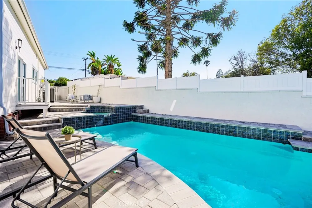 1467 11th Manhattan Beach, CA 90266