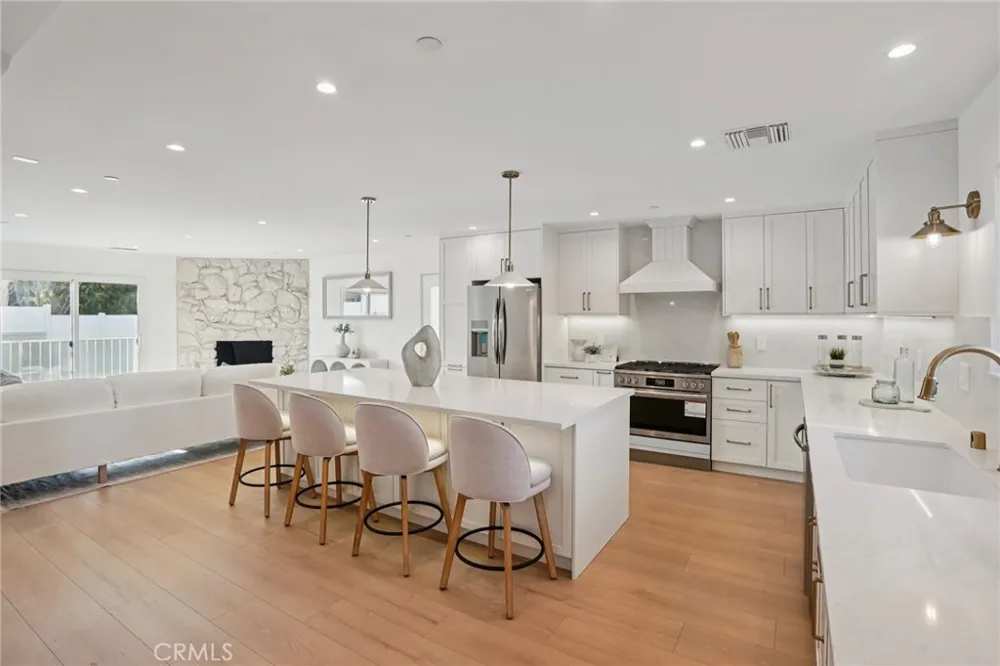 1467 11th Manhattan Beach, CA 90266