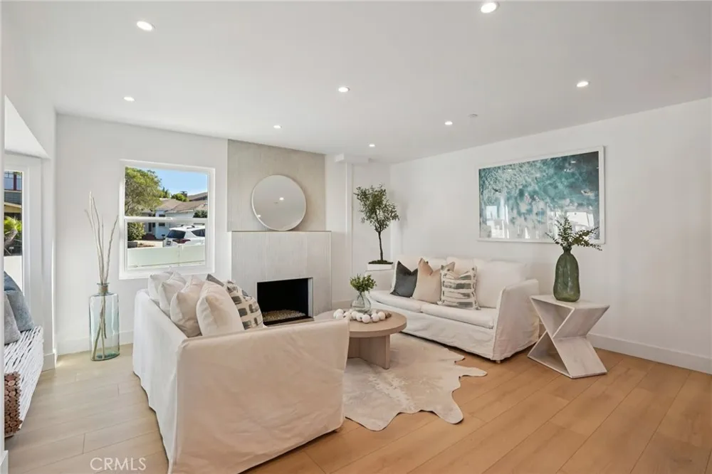 1467 11th Manhattan Beach, CA 90266