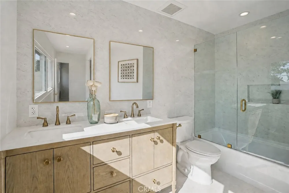 1467 11th Manhattan Beach, CA 90266