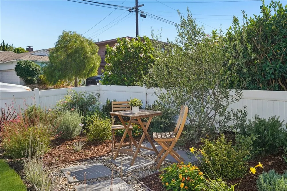 1467 11th Manhattan Beach, CA 90266