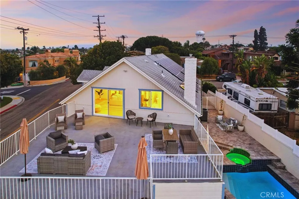1467 11th Manhattan Beach, CA 90266