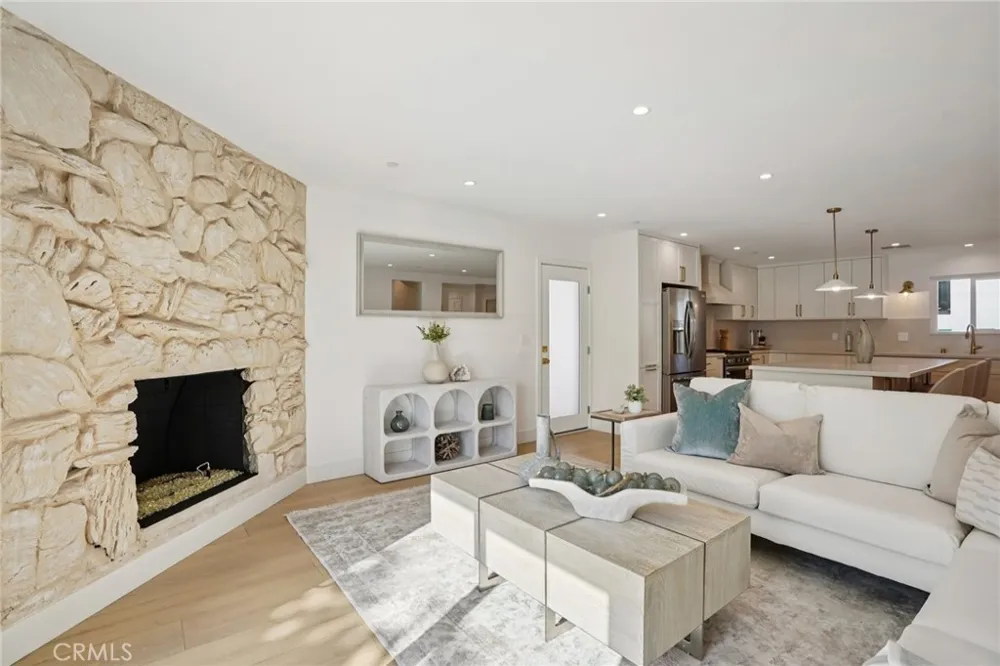 1467 11th Manhattan Beach, CA 90266