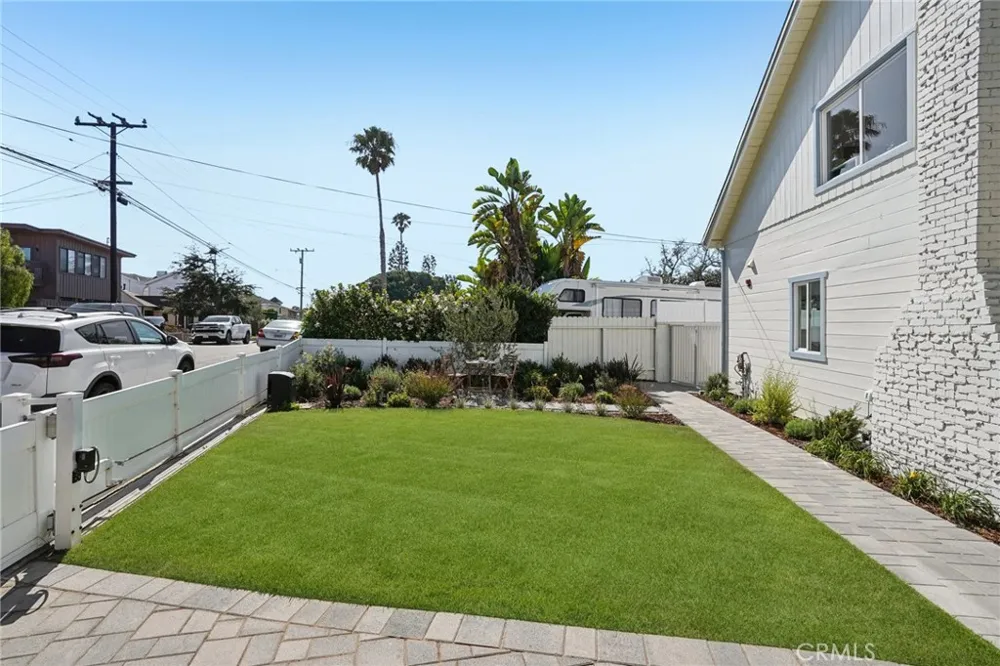 1467 11th Manhattan Beach, CA 90266