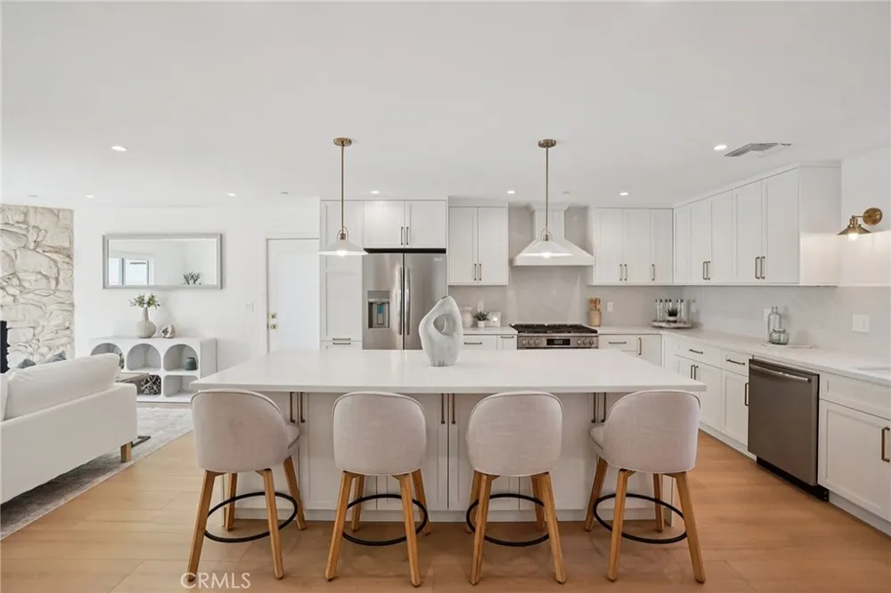 1467 11th Manhattan Beach, CA 90266