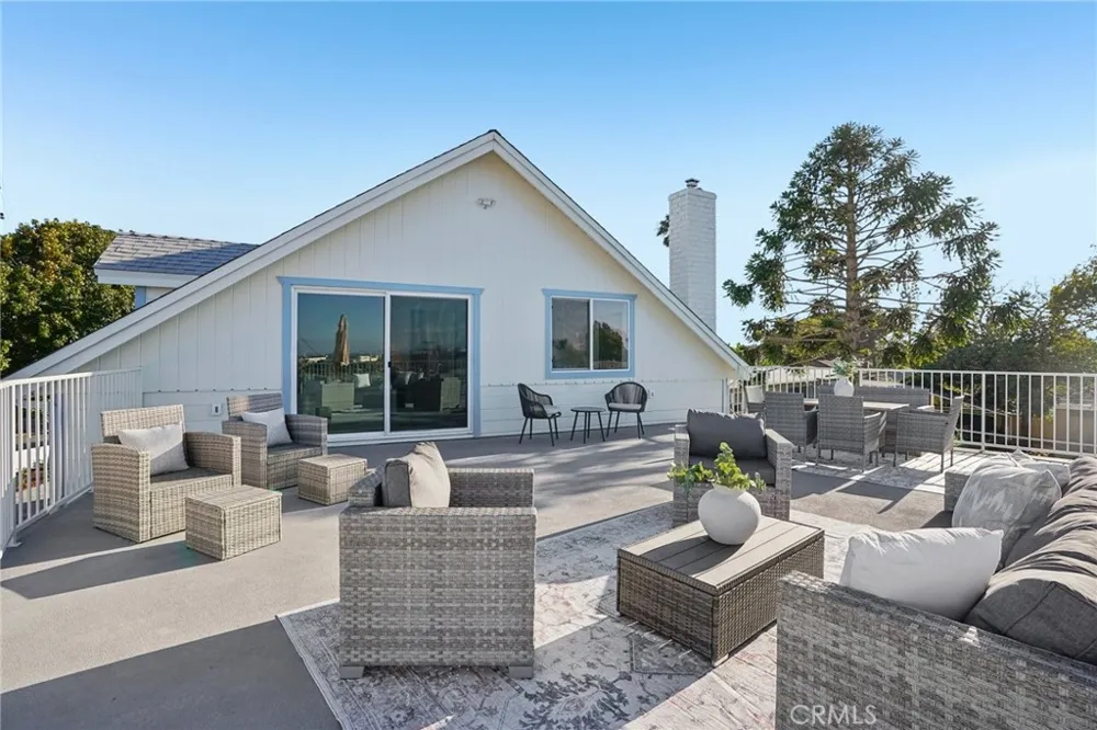 1467 11th Manhattan Beach, CA 90266