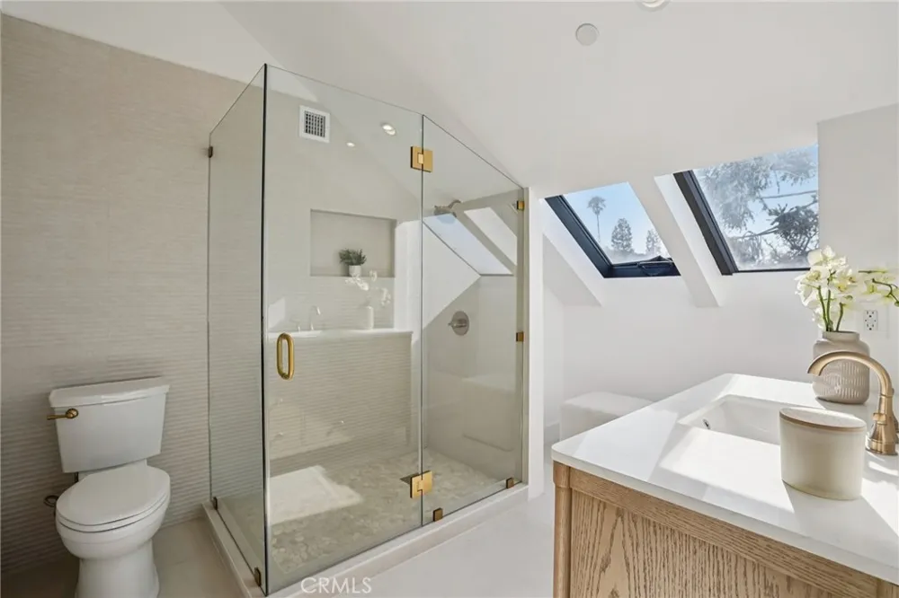 1467 11th Manhattan Beach, CA 90266