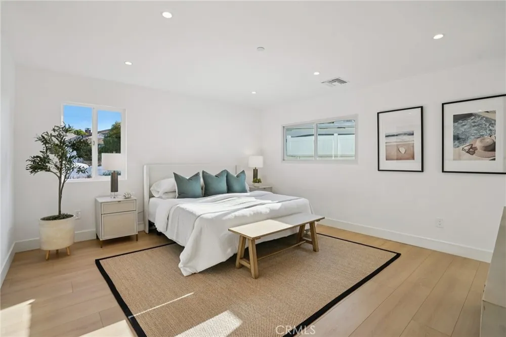 1467 11th Manhattan Beach, CA 90266